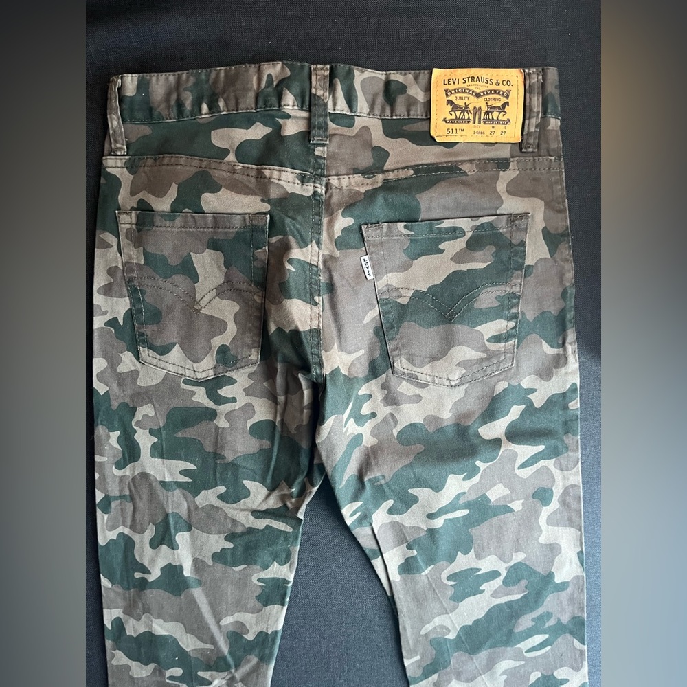 Levi’s Camo/Army Straight Leg Denim: 27 US